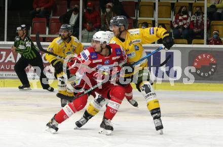 EBEL. Eishockey Bundesliga. KAC gegen	HC Pustertal Woelfe. Fabian Hochegger, (KAC),  Reece Kenneth Willcox  (Pustertal). Klagenfurt, am 13.2.2022.
Foto: Kuess
www.qspictures.net

---
pressefotos, pressefotografie, kuess, qs, qspictures, sport, bild, bilder, bilddatenbank