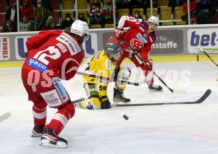 EBEL. Eishockey Bundesliga. KAC gegen	HC Pustertal Woelfe. David Maier, Lukas Haudum,  (KAC), Daniel Glira  (Pustertal). Klagenfurt, am 13.2.2022.
Foto: Kuess
www.qspictures.net

---
pressefotos, pressefotografie, kuess, qs, qspictures, sport, bild, bilder, bilddatenbank