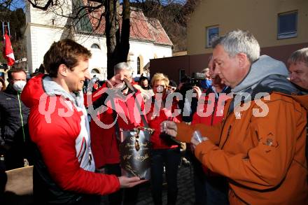 Schi Ski Alpin. Empfang Matthias Mayer.  Matthias Mayer, Fritz Strobl.   Afritz, 12.2.2022.
Foto: Kuess
www.qspictures.net

---
pressefotos, pressefotografie, kuess, qs, qspictures, sport, bild, bilder, bilddatenbank