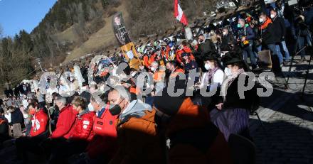 Schi Ski Alpin. Empfang Matthias Mayer.  Fans.   Afritz, 12.2.2022.
Foto: Kuess
www.qspictures.net

---
pressefotos, pressefotografie, kuess, qs, qspictures, sport, bild, bilder, bilddatenbank