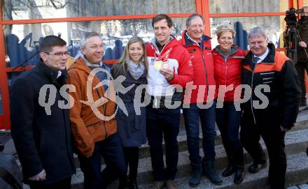 Schi Ski Alpin. Empfang Matthias Mayer.  Martin Gruber, Fritz Strobl, Claudia, Matthias Mayer, Franz Klammer, Claudia Strobl-Traninger, Buergermeister Maximilian Linder.   Afritz, 12.2.2022.
Foto: Kuess
www.qspictures.net

---
pressefotos, pressefotografie, kuess, qs, qspictures, sport, bild, bilder, bilddatenbank