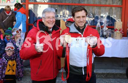 Schi Ski Alpin. Empfang Matthias Mayer.   Landeshauptmann Peter Kaiser, Matthias Mayer.   Afritz, 12.2.2022.
Foto: Kuess
www.qspictures.net

---
pressefotos, pressefotografie, kuess, qs, qspictures, sport, bild, bilder, bilddatenbank