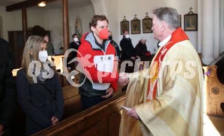 Schi Ski Alpin. Empfang Matthias Mayer.  Claudia, Matthias Mayer, Stiftspfarrer Erich Aichholzer.   Afritz, 12.2.2022.
Foto: Kuess
www.qspictures.net

---
pressefotos, pressefotografie, kuess, qs, qspictures, sport, bild, bilder, bilddatenbank