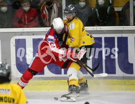 EBEL. Eishockey Bundesliga. KAC gegen	HC Pustertal Woelfe. David Maier,  (KAC), Ivan Althuber  (Pustertal). Klagenfurt, am 13.2.2022.
Foto: Kuess
www.qspictures.net

---
pressefotos, pressefotografie, kuess, qs, qspictures, sport, bild, bilder, bilddatenbank