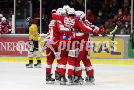 EBEL. Eishockey Bundesliga. KAC gegen	HC Pustertal Woelfe. Torjubel Fabian Hochegger, Samuel Witting, Niklas Andre Wuerschl, Steven Strong (KAC). Klagenfurt, am 13.2.2022.
Foto: Kuess
www.qspictures.net

---
pressefotos, pressefotografie, kuess, qs, qspictures, sport, bild, bilder, bilddatenbank