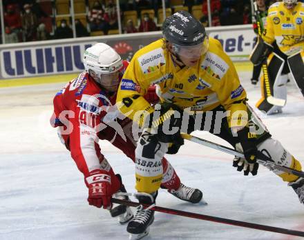 EBEL. Eishockey Bundesliga. KAC gegen	HC Pustertal Woelfe. Matthew Fraser,  (KAC),  Shane Robert Hanna (Pustertal). Klagenfurt, am 13.2.2022.
Foto: Kuess
www.qspictures.net

---
pressefotos, pressefotografie, kuess, qs, qspictures, sport, bild, bilder, bilddatenbank