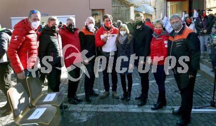 Schi Ski Alpin. Empfang Matthias Mayer. Dieter Moertl, Arno Arthofer, Landeshauptmann Peter Kaiser, Matthias Mayer mit Ehefrau Claudia, Martin Gruber,  Claudia Strobl-Traninger, Buergermeister Maximilian Linder.   Afritz, 12.2.2022.
Foto: Kuess
www.qspictures.net

---
pressefotos, pressefotografie, kuess, qs, qspictures, sport, bild, bilder, bilddatenbank