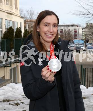 Snowboard. Empfang Silbermedaillengewinnerin Daniela Ulbing. Daniela Ulbing. Villach, am 11.2.2022.
Foto: Kuess
www.qspictures.net
---
pressefotos, pressefotografie, kuess, qs, qspictures, sport, bild, bilder, bilddatenbank