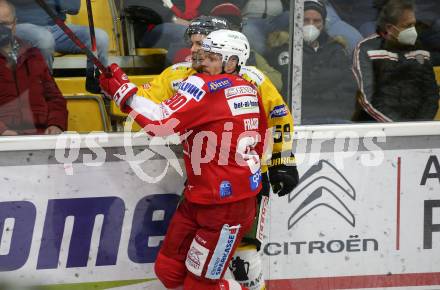 EBEL. Eishockey Bundesliga. KAC gegen	HC Pustertal Woelfe. Matthew Fraser,  (KAC), Daniel Glira  (Pustertal). Klagenfurt, am 13.2.2022.
Foto: Kuess
www.qspictures.net

---
pressefotos, pressefotografie, kuess, qs, qspictures, sport, bild, bilder, bilddatenbank