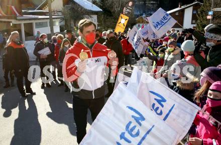 Schi Ski Alpin. Empfang Matthias Mayer. Afritz, 12.2.2022.
Foto: Kuess
www.qspictures.net

---
pressefotos, pressefotografie, kuess, qs, qspictures, sport, bild, bilder, bilddatenbank