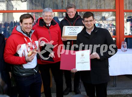 Schi Ski Alpin. Empfang Matthias Mayer.  Matthias Mayer, Landeshauptmann Peter Kaiser, Arno Arthofer, Martin Gruber.   Afritz, 12.2.2022.
Foto: Kuess
www.qspictures.net

---
pressefotos, pressefotografie, kuess, qs, qspictures, sport, bild, bilder, bilddatenbank