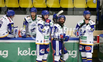 EBEL. Eishockey Bundesliga. VSV gegen HC Pustertal Woelfe. John Hughes, Maximilian Rebernig, Travis Oleksuk, Rick Schofield (VSV). Villach, am 16.2.2022.
Foto: Kuess
www.qspictures.net
---
pressefotos, pressefotografie, kuess, qs, qspictures, sport, bild, bilder, bilddatenbank