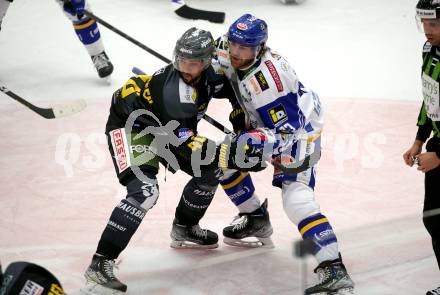 EBEL. Eishockey Bundesliga. VSV gegen HC Pustertal Woelfe.  Chris Collins,  (VSV), Raphael Andergassen  (Pustertal). Villach, am 16.2.2022.
Foto: Kuess
www.qspictures.net
---
pressefotos, pressefotografie, kuess, qs, qspictures, sport, bild, bilder, bilddatenbank