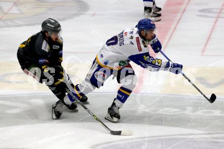 EBEL. Eishockey Bundesliga. VSV gegen HC Pustertal Woelfe.  Brett Flemming,  (VSV), Stephan Deluca  (Pustertal). Villach, am 16.2.2022.
Foto: Kuess
www.qspictures.net
---
pressefotos, pressefotografie, kuess, qs, qspictures, sport, bild, bilder, bilddatenbank