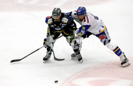 EBEL. Eishockey Bundesliga. VSV gegen HC Pustertal Woelfe.  Derek Joslin,  (VSV),  Dante Hannoun (Pustertal). Villach, am 16.2.2022.
Foto: Kuess
www.qspictures.net
---
pressefotos, pressefotografie, kuess, qs, qspictures, sport, bild, bilder, bilddatenbank