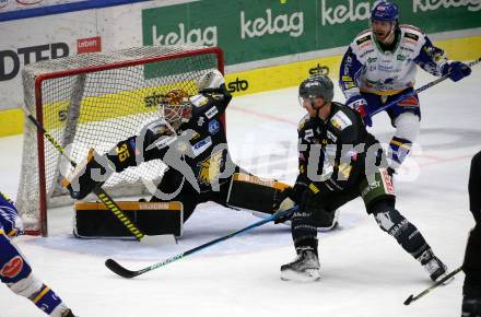 EBEL. Eishockey Bundesliga. VSV gegen HC Pustertal Woelfe. Chris Collins,  (VSV), Tomas Joshua Sholl, Reece Kenneth Willcox   (Pustertal). Villach, am 16.2.2022.
Foto: Kuess
www.qspictures.net
---
pressefotos, pressefotografie, kuess, qs, qspictures, sport, bild, bilder, bilddatenbank