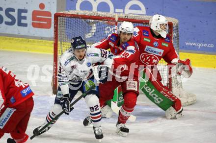 EBEL. Eishockey Bundesliga. KAC gegen	Hydro Fehervar AV 19. Thomas Vallant, Val Usnik,  (KAC),  Anze Kuralt (Fehervar). Klagenfurt, am 18.2.2022.
Foto: Kuess
www.qspictures.net

---
pressefotos, pressefotografie, kuess, qs, qspictures, sport, bild, bilder, bilddatenbank