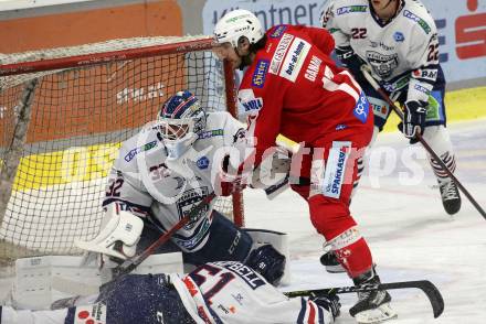 EBEL. Eishockey Bundesliga. KAC gegen	Hydro Fehervar AV 19. Manuel Ganahl, (KAC), Rasmus Tirronen   (Fehervar). Klagenfurt, am 18.2.2022.
Foto: Kuess
www.qspictures.net

---
pressefotos, pressefotografie, kuess, qs, qspictures, sport, bild, bilder, bilddatenbank