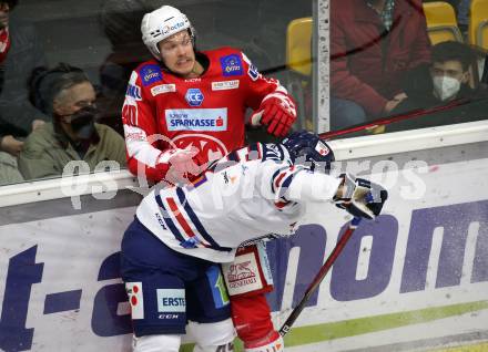 EBEL. Eishockey Bundesliga. KAC gegen	Hydro Fehervar AV 19. Matthew Fraser, (KAC), Jesper Dahlroth   (Fehervar). Klagenfurt, am 18.2.2022.
Foto: Kuess
www.qspictures.net

---
pressefotos, pressefotografie, kuess, qs, qspictures, sport, bild, bilder, bilddatenbank