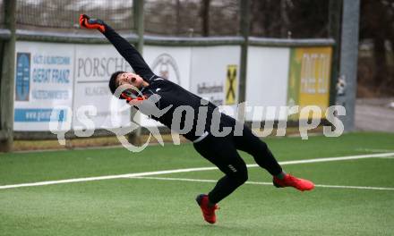 Fussball Bundesliga. Training SK Austria Klagenfurt.  Shaoziang Liu. Moosburg, am 19.2.2022.
Foto: Kuess
www.qspictures.net

---
pressefotos, pressefotografie, kuess, qs, qspictures, sport, bild, bilder, bilddatenbank