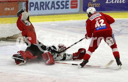 EBEL. Eishockey Bundesliga. KAC gegen	Tesla Orli Znojmo. Rok Ticar,  (KAC), Pavel Kantor  (Znojmo). Klagenfurt, am 18.2.2022.
Foto: Kuess
www.qspictures.net

---
pressefotos, pressefotografie, kuess, qs, qspictures, sport, bild, bilder, bilddatenbank