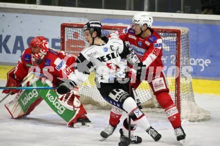 EBEL. Eishockey Bundesliga. KAC gegen	Tesla Orli Znojmo. Matthew Fraser, Sebastian Dahm,  (KAC), Radim Matus  (Znojmo). Klagenfurt, am 18.2.2022.
Foto: Kuess
www.qspictures.net

---
pressefotos, pressefotografie, kuess, qs, qspictures, sport, bild, bilder, bilddatenbank