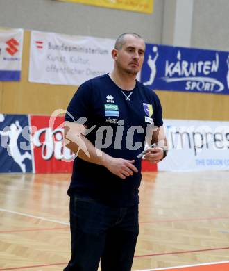 Volleyball MEVZA League 2022 - Final Four. ACH Volley Ljubljana gegen SK Zadruga Aich/Dob.  Trainer Bogdan Tanase (Aich/Dob). Bleiburg, am 19.2.2022.
Foto: Kuess
www.qspictures.net
---
pressefotos, pressefotografie, kuess, qs, qspictures, sport, bild, bilder, bilddatenbank