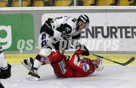 EBEL. Eishockey Bundesliga. KAC gegen	Tesla Orli Znojmo. Martin Schumnig,  (KAC), Tor Eriksson Immo  (Znojmo). Klagenfurt, am 18.2.2022.
Foto: Kuess
www.qspictures.net

---
pressefotos, pressefotografie, kuess, qs, qspictures, sport, bild, bilder, bilddatenbank