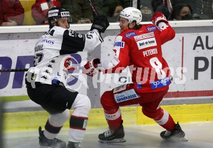 EBEL. Eishockey Bundesliga. KAC gegen	Tesla Orli Znojmo. Petersen Nicholas Eric (KAC), Hrabal Josef  (Znojmo). Klagenfurt, am 18.2.2022.
Foto: Kuess
www.qspictures.net

---
pressefotos, pressefotografie, kuess, qs, qspictures, sport, bild, bilder, bilddatenbank