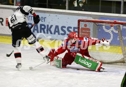 EBEL. Eishockey Bundesliga. KAC gegen	Tesla Orli Znojmo.  SEbastian Dahm, (KAC), Filip Ahl   (Znojmo). Klagenfurt, am 18.2.2022.
Foto: Kuess
www.qspictures.net

---
pressefotos, pressefotografie, kuess, qs, qspictures, sport, bild, bilder, bilddatenbank