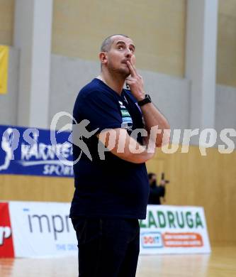 Volleyball MEVZA League 2022 - Final Four. ACH Volley Ljubljana gegen SK Zadruga Aich/Dob.  Trainer Bogdan Tanase (Aich/Dob). Bleiburg, am 19.2.2022.
Foto: Kuess
www.qspictures.net
---
pressefotos, pressefotografie, kuess, qs, qspictures, sport, bild, bilder, bilddatenbank