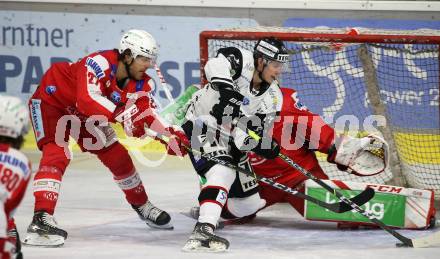 EBEL. Eishockey Bundesliga. KAC gegen	Tesla Orli Znojmo. Hundertpfund Thomas (KAC), Culkin Ryan  (Znojmo). Klagenfurt, am 18.2.2022.
Foto: Kuess
www.qspictures.net

---
pressefotos, pressefotografie, kuess, qs, qspictures, sport, bild, bilder, bilddatenbank