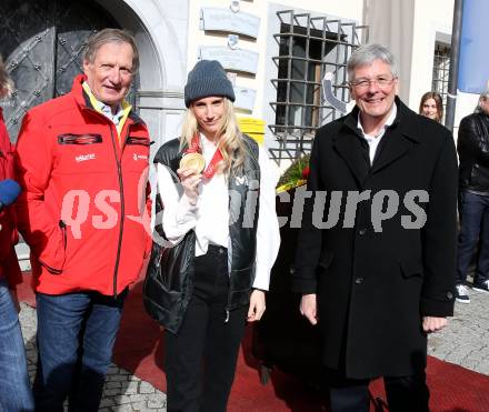 Snowboard. Slopestyle.  Big Air. Empfang Olympiasiegerin Anna Gasser.   Franz Klammer,  Anna Gasser, Landeshauptmann Peter Kaiser. Millstatt, am 20.2.2022.
Foto: Kuess
www.qspictures.net
---
pressefotos, pressefotografie, kuess, qs, qspictures, sport, bild, bilder, bilddatenbank