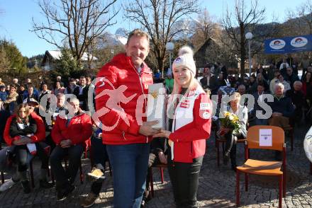 Schi Alpin. Empfang Olympiasiegerin Katharina Truppe. Dieter Moertl, Katharina Truppe. Latschach, Finkenstein, am 23.2.2022.
Foto: Kuess
www.qspictures.net
---
pressefotos, pressefotografie, kuess, qs, qspictures, sport, bild, bilder, bilddatenbank