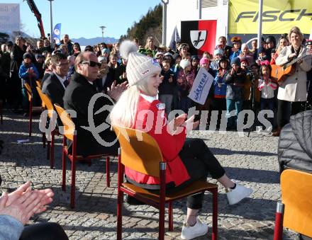 Schi Alpin. Empfang Olympiasiegerin Katharina Truppe. Katharina Truppe. Latschach, Finkenstein, am 23.2.2022.
Foto: Kuess
www.qspictures.net
---
pressefotos, pressefotografie, kuess, qs, qspictures, sport, bild, bilder, bilddatenbank