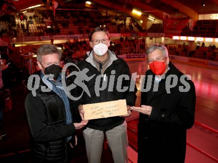 EBEL. Eishockey Bundesliga. KAC gegen	Tesla Orli Znojmo. Arno Arthofer, Tono Hoenigmann, Peter Kaiser. Klagenfurt, am 18.2.2022.
Foto: Kuess
www.qspictures.net

---
pressefotos, pressefotografie, kuess, qs, qspictures, sport, bild, bilder, bilddatenbank