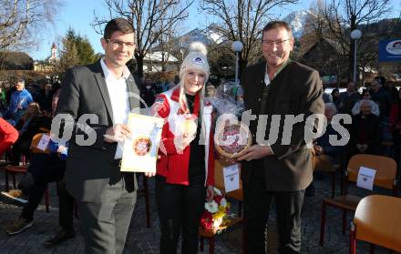 Schi Alpin. Empfang Olympiasiegerin Katharina Truppe. Martin Gruber, Katharina Truppe, Albert Petschar. Latschach, Finkenstein, am 23.2.2022.
Foto: Kuess
www.qspictures.net
---
pressefotos, pressefotografie, kuess, qs, qspictures, sport, bild, bilder, bilddatenbank