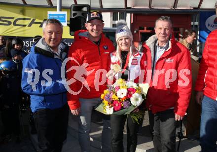 Schi Alpin. Empfang Olympiasiegerin Katharina Truppe. Fritz Strobl, Thomas Morgenstern, Katharina Truppe, Karl Schnabl. Latschach, Finkenstein, am 23.2.2022.
Foto: Kuess
www.qspictures.net
---
pressefotos, pressefotografie, kuess, qs, qspictures, sport, bild, bilder, bilddatenbank