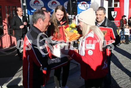 Schi Alpin. Empfang Olympiasiegerin Katharina Truppe. Ferdinand Knees, Elisa Torkar, Karl Jaritz, Katharina Truppe. Latschach, Finkenstein, am 23.2.2022.
Foto: Kuess
www.qspictures.net
---
pressefotos, pressefotografie, kuess, qs, qspictures, sport, bild, bilder, bilddatenbank