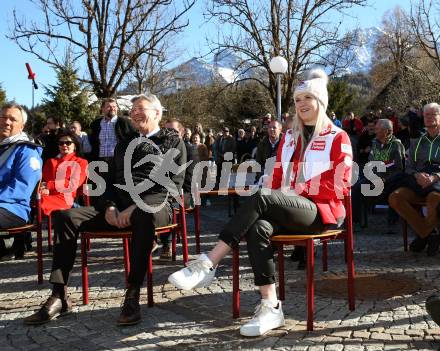 Schi Alpin. Empfang Olympiasiegerin Katharina Truppe. Landeshauptmann Peter Kaiser, Katharina Truppe, . Latschach, Finkenstein, am 23.2.2022.
Foto: Kuess
www.qspictures.net
---
pressefotos, pressefotografie, kuess, qs, qspictures, sport, bild, bilder, bilddatenbank