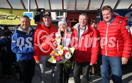 Schi Alpin. Empfang Olympiasiegerin Katharina Truppe. Fritz Strobl, Thomas Morgenstern, Katharina Truppe, Karl Schnabl, Dieter Moertl. Latschach, Finkenstein, am 23.2.2022.
Foto: Kuess
www.qspictures.net
---
pressefotos, pressefotografie, kuess, qs, qspictures, sport, bild, bilder, bilddatenbank