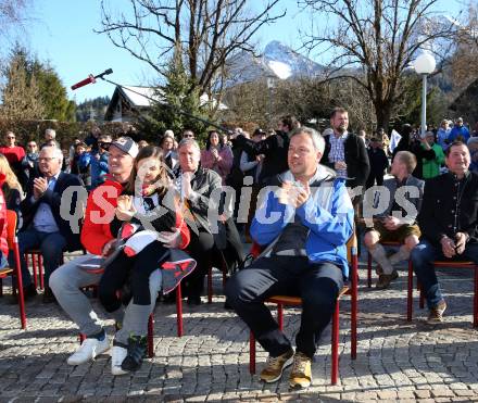 Schi Alpin. Empfang Olympiasiegerin Katharina Truppe. Thomas Morgenstern, Fritz Strobl. Latschach, Finkenstein, am 23.2.2022.
Foto: Kuess
www.qspictures.net
---
pressefotos, pressefotografie, kuess, qs, qspictures, sport, bild, bilder, bilddatenbank