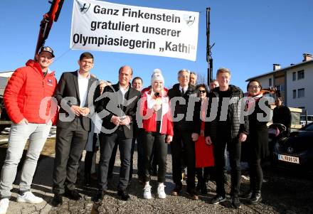 Schi Alpin. Empfang Olympiasiegerin Katharina Truppe. Thomas Morgenstern, Martin Gruber, Buergermeister Christian Poglitsch, Katharina Truppe, Landeshauptmann Peter Kaiser, Arno Arthofer. Latschach, Finkenstein, am 23.2.2022.
Foto: Kuess
www.qspictures.net
---
pressefotos, pressefotografie, kuess, qs, qspictures, sport, bild, bilder, bilddatenbank