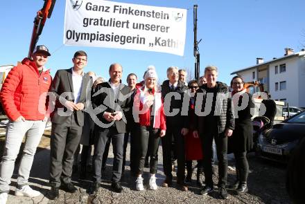 Schi Alpin. Empfang Olympiasiegerin Katharina Truppe. Thomas Morgenstern, Martin Gruber, Buergermeister Christian Poglitsch, Katharina Truppe, Landeshauptmann Peter Kaiser, Arno Arthofer. Latschach, Finkenstein, am 23.2.2022.
Foto: Kuess
www.qspictures.net
---
pressefotos, pressefotografie, kuess, qs, qspictures, sport, bild, bilder, bilddatenbank