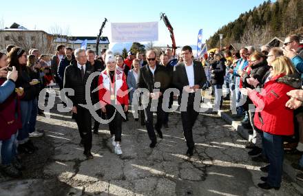 Schi Alpin. Empfang Olympiasiegerin Katharina Truppe. Landeshauptmann Peter Kaiser, Katharina Truppe, Buergermeister Christian Poglitsch, Martin Gruber. Latschach, Finkenstein, am 23.2.2022.
Foto: Kuess
www.qspictures.net
---
pressefotos, pressefotografie, kuess, qs, qspictures, sport, bild, bilder, bilddatenbank