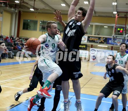 Basketball 2. Liga 2021/2022. Grunddurchgang 15. Runde.  KOS Celovec gegen  Woerthersee Piraten.  Tim Huber (KOS), Andreas Nuck  (Piraten). Klagenfurt, am 25.2.2022.
Foto: Kuess
www.qspictures.net
---
pressefotos, pressefotografie, kuess, qs, qspictures, sport, bild, bilder, bilddatenbank