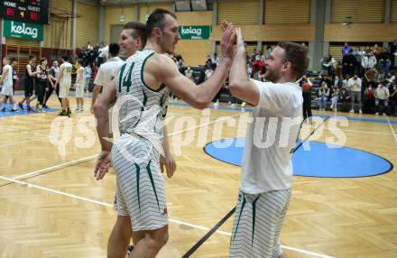 Basketball 2. Liga 2021/2022. Grunddurchgang 15. Runde.  KOS Celovec gegen  Woerthersee Piraten.  Jubel Marko Gutalj, Tim Huber (KOS). Klagenfurt, am 25.2.2022.
Foto: Kuess
www.qspictures.net
---
pressefotos, pressefotografie, kuess, qs, qspictures, sport, bild, bilder, bilddatenbank