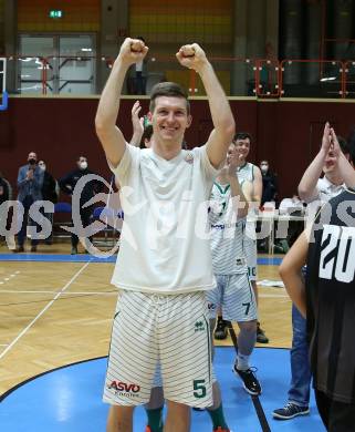 Basketball 2. Liga 2021/2022. Grunddurchgang 15. Runde.  KOS Celovec gegen  Woerthersee Piraten.  Jubel Andi Smrtnik (KOS). Klagenfurt, am 25.2.2022.
Foto: Kuess
www.qspictures.net
---
pressefotos, pressefotografie, kuess, qs, qspictures, sport, bild, bilder, bilddatenbank