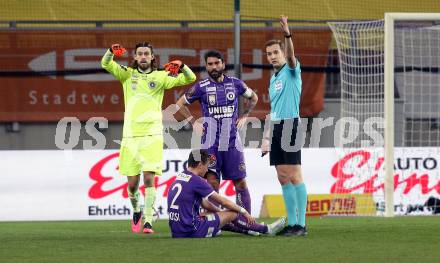 Fussball Bundesliga. SK Austria Klagenfurt gegen SV Guntamatic Ried.  Phillip Menzel,, Kosmas Gkezos, Alex Timossi Andersson, (Klagenfurt), Schiedsrichter Christian-Petru Ciochirca . Klagenfurt, am 27.2.2022.
Foto: Kuess
www.qspictures.net
---
pressefotos, pressefotografie, kuess, qs, qspictures, sport, bild, bilder, bilddatenbank