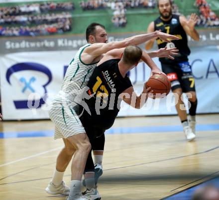 Basketball 2. Liga 2021/2022. Grunddurchgang 17. Runde.  KOS Celovec gegen  Guessing/Jennersdorf Blackbirds.  Marko Gutalj (KOS),  Mate Horvath  (Blackbirds). Klagenfurt, am 27.2.2022.
Foto: Kuess
www.qspictures.net
---
pressefotos, pressefotografie, kuess, qs, qspictures, sport, bild, bilder, bilddatenbank